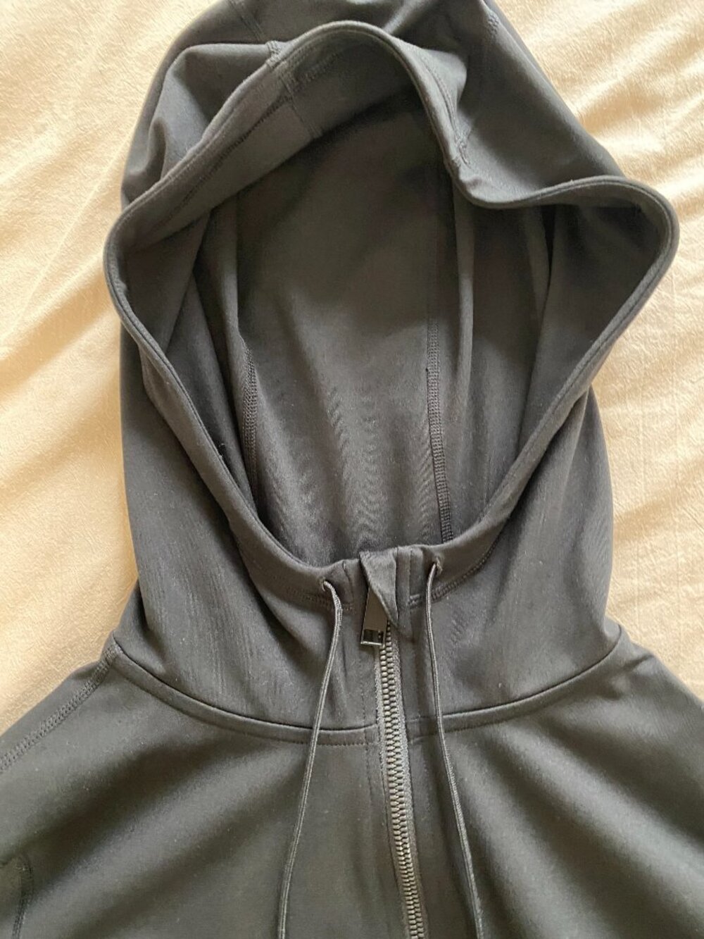 Carbon38 Athletic Zip Up Hooded Jacket in Cloud Compression | Like New | Black - Picture 8 of 10